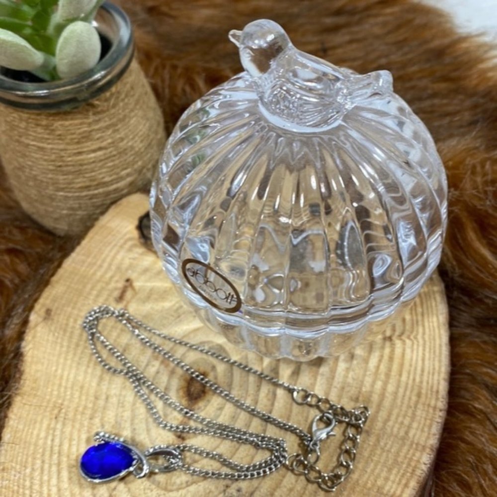 Small bird jewelry dish with custom necklace with blue accent?